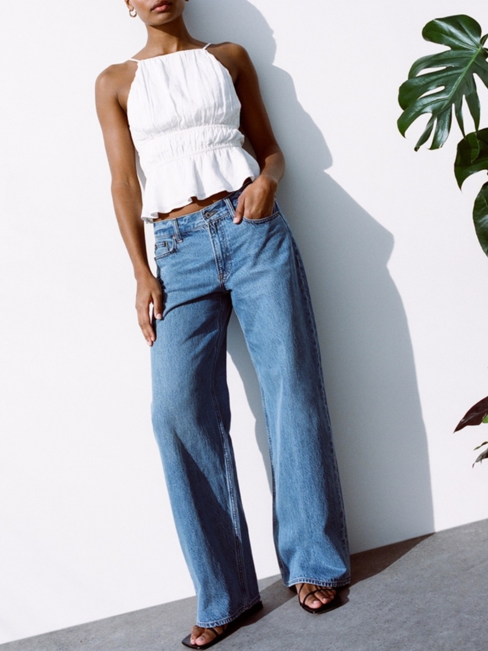Abercrombie curve love low rise ultra loose jean medium tinted size 28